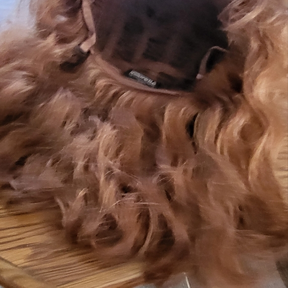 AUBURN WIG - Picture 9 of 10